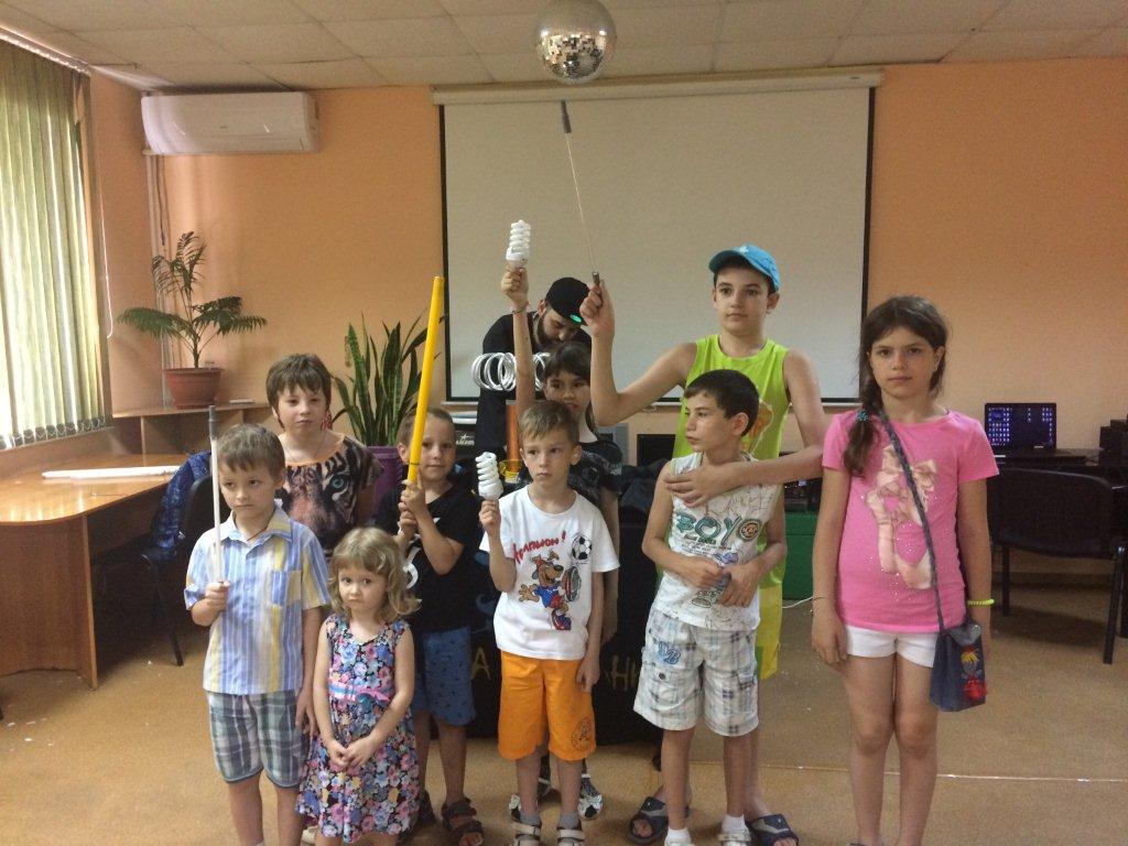 Дети с элементами света